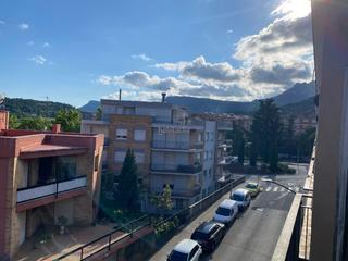 Pis a Carrer de guillem de berguedà 7. Pis ben situat a berga