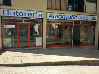 Local Comercial en Carrer de l'harmonia 5. Local con muchos metros de fachada en montbau