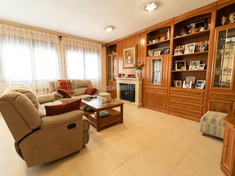 Foto 28faaf2a-1d1f-41c4-914d-3fc62e96efa6. Casa adossada a calle vellón 40 a Peñagrande Madrid