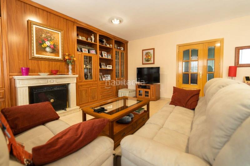 Foto 8c7417c0-9b6e-4a2f-acc7-ee6891c7c818. Casa adossada a calle vellón 40 a Peñagrande Madrid