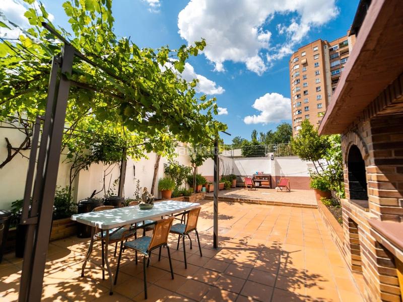 Foto f0f3425f-4b14-4954-abeb-b681ed2c1ca3. Casa adossada a calle vellón 40 a Peñagrande Madrid