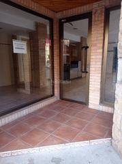 Location Local commercial à Calle del monasterio de siresa 2. Local comercial