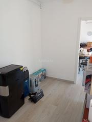 Rent Office space in Ronda del guinardó 199. Local comercial con mucha luz