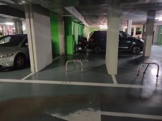 Location Parking voiture à Calle de ángela lópez jiménez 1. Alquilo plaza garaje