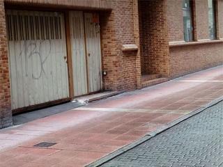 Parking voiture à Calle covadonga 16. La villa - bazuelo / calle covadonga