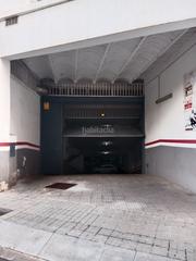 Location Parking voiture à Carrer de jambrina 16. Alquiler de plaza de parking sagrera
