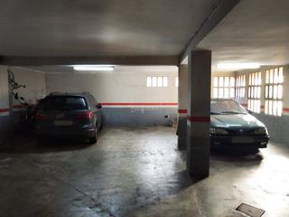 Location Parking voiture à Carrer de porrera 2. Parking amplio horta residencial
