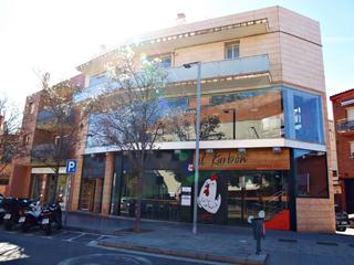 Lloguer Local Comercial a Carrer de lluís dalmau 44. Bonito local restaurante en la plaza del ayuntamie