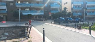 Miete Autoparkplatz in Plaça sector bareu-paraíso 92. Aparcamiento  exterior con barrera y mando para su