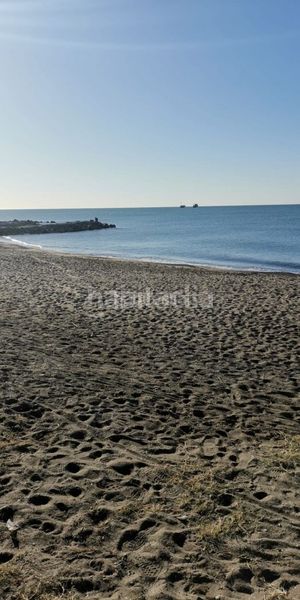 Foto bcdec4db-c7ca-4762-aaa7-95ab61c84d16. Alquiler apartamento en calle acacias de Guadalmar 4 precioso apartamento en primera línea de playa en Málaga