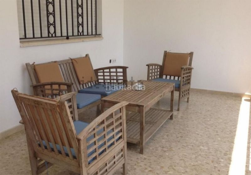 Foto 0d2b71fe-94d9-444f-8f59-2c8e75958d8e. Alquiler casa en calle camino de los palacios 23 Oromana / calle camino de los palacios en Alcalá de Guadaira