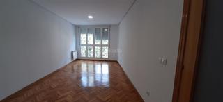Alquiler Piso en Calle de alcalá 614. Piso tres dor. garaje y trastero
