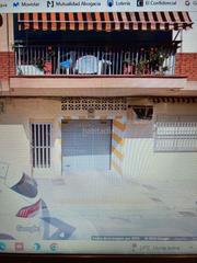 Aparcament cotxe a Carrer de roger de lluria 1. Buena zona