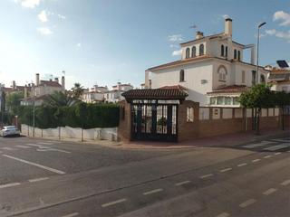 Casa en Avenida monteluz 21. Peligros / avenida monteluz