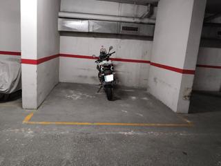 Aparcament cotxe a Carrer de felip ii 51. Garaje para coche y moto