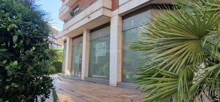 Lloguer Local Comercial a Avinguda de les bases de manresa 83. Local amb molta vista i lluminós, tot façana