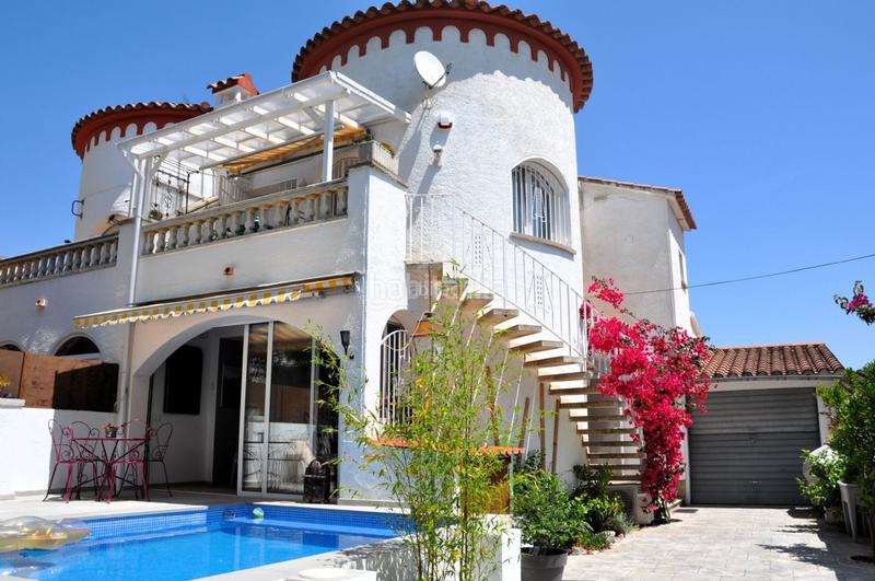 Foto 07f0d20a-44bd-494e-85c7-5798c68d7f0b. Casa adosada en carrer montseny 130b particular - casa con licencia turística en Empuriabrava