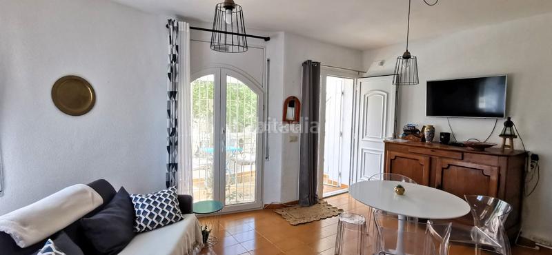 Foto 1fea6288-ae50-44d6-9896-2b46a80b65af. Casa adosada en carrer montseny 130b particular - casa con licencia turística en Empuriabrava