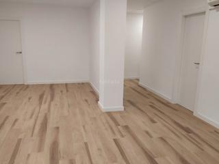 Affitto Ufficio in Carrer del pintor tapiró 12. Oficina con luz natural, a dos calles.