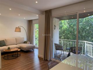 Rent Flat in Carrer de còrsega 272. Dreta de l