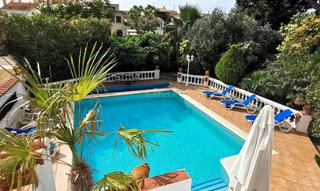 Casa en Passatge port rhodas 64. Particular -villa con amarre - falconera