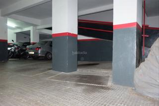 Parking coche en Carrer del beat almató 33. Plaza coche + moto