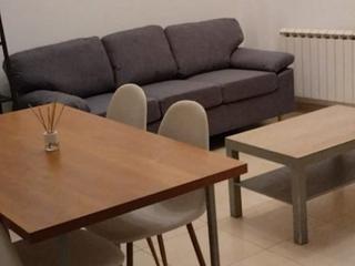 Miete Etagenwohnung in Carrer vilallonga 48. Alquiler piso amueblado pido referencias