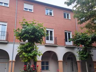 Semi detached house in Plaza porticada 39. Girón / plaza porticada