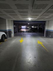 Aparcament cotxe a Plaça de còrdova 11. Plaza de parking coche grande y moto