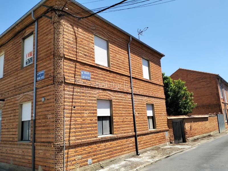 Foto b75491c1-3c47-4a13-bb95-a93efecc7e99. Casa a calle los reyes 9 a Bustillo del Páramo