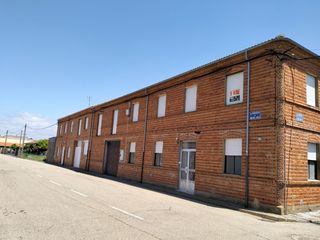 Casa in Calle los reyes 9. Bustillo del páramo / avenida de buenos aires