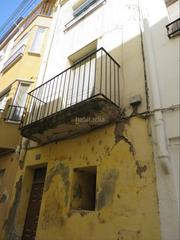 Casa a Carrer castell 38. Venta casa familiar para reformar