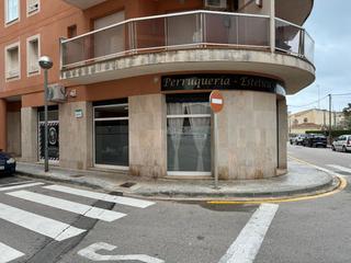 Local Comercial a Carrer terra alta 6. Local esquinero luminoso y amplio