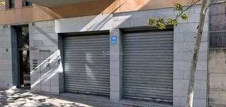 Local commercial à Avinguda catalunya 105. Local comercial diáfano con dos escaparates