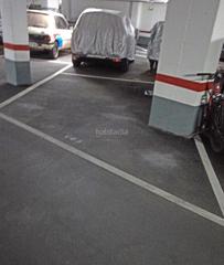 Miete Autoparkplatz in Carrer del doctor martí julià 60. Parking muy amplio, coche grande  y 2 motos