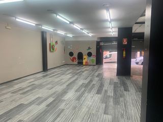 Lloguer Local Comercial a Avinguda de catalunya 113. Local con muchas posibilidades