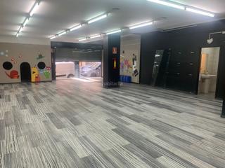 Rent Business premise in Avinguda de catalunya 113. Local con muchas posibilidades
