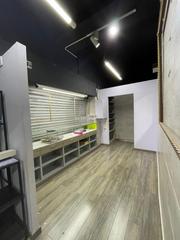 Local commercial à Carrer de valència 546. Local comercial