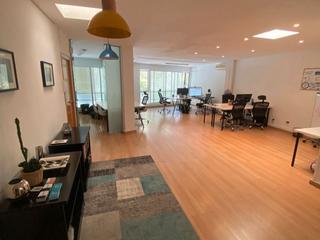 Location Bureau à Gran via carles iii 50-52. Oficina compartida con todos los gastos incluidos en el precio