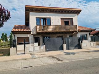 Casa adossada a Miguel de cervantes 34. Obra nueva