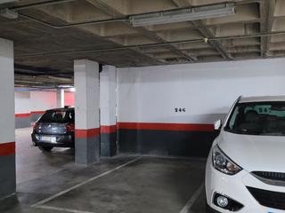 Lloguer Aparcament cotxe a Mallarmé 4. Amplia plaza coche + moto