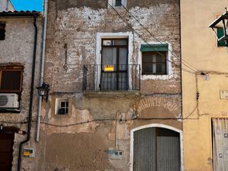 Casa a Carrer del castell 9. Casa ideal per restauració amb encant
