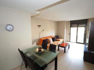 Apartament a Carrer hort adell 1. Apartamento totalmente equipado