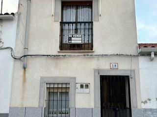Casa adossada a Calle parque 18. Casa de pueblo en monroy cáceres