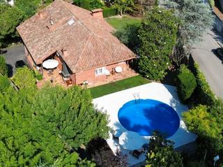 Casa a Avinguda joan fàbregas 1. Casa unifamiliar 383 m2 en parcela de 1.212 m2.