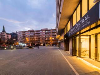 Lloguer Oficina a Mestre francesc civil 8. Alquiler de despacho totalmente equipado y con servicios incluid