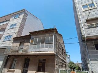 Casa a Marcelo macías  27. Casa muy céntrica en xinzo con huerta, patio y terraza