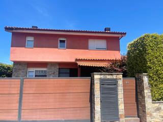 Maison à Lugar valo 13. Chalet en urbanización privada de meiras