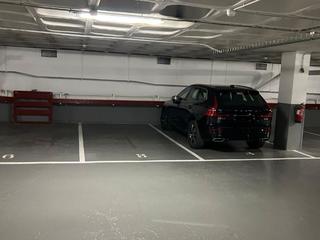 Location Parking voiture à Via augusta 232-234. Amplia plaza de aparcamiento