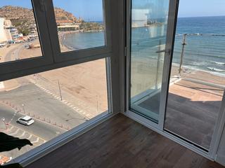 Piso en Avenida de la paz 2. Espectacular piso en 1ª línea de playa totalmente renovado.